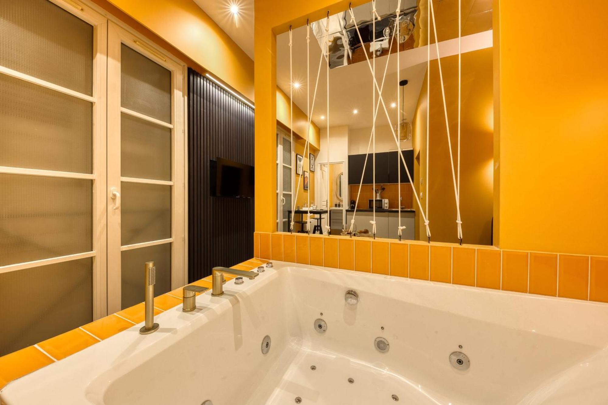 Deluxe Spa Suite Caramel Sweetness เมอลัง ภายนอก รูปภาพ